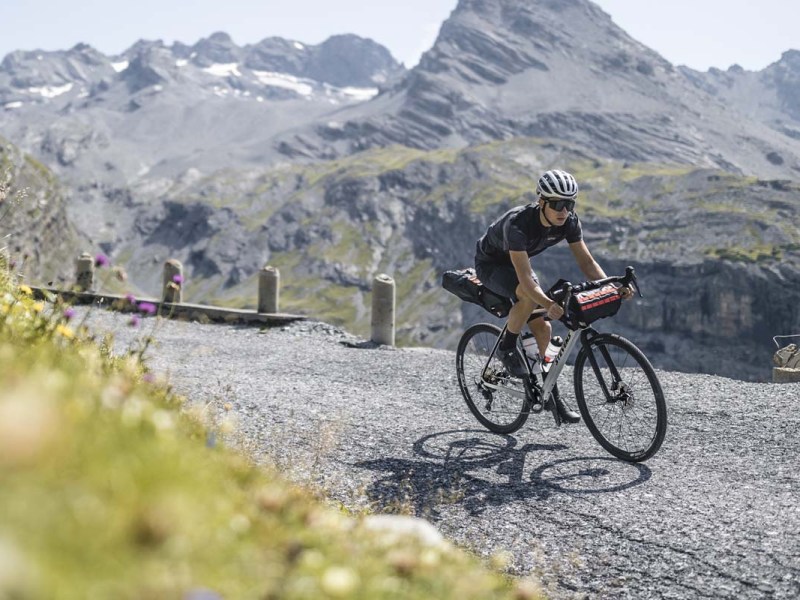 Gravelbikes unter 2.500 €: Empfehlungen für jedes Gelände