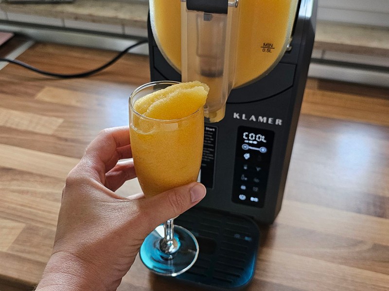 Klamer-Slush Maschine im Test: Eis auf Knopfdruck – kühl, bunt, unkompliziert?